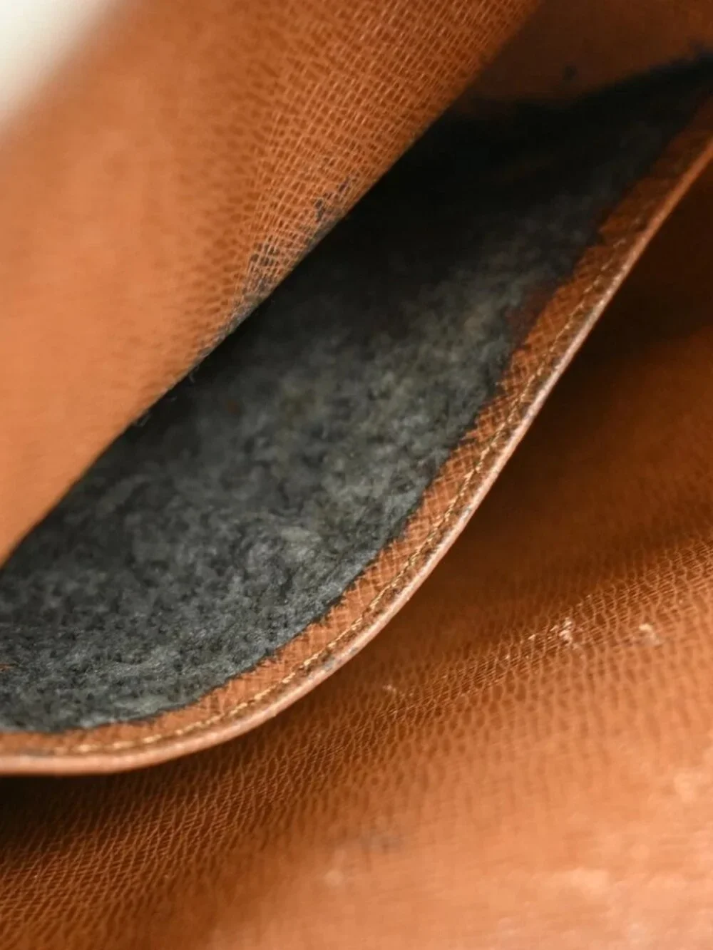 LOUIS VUITTON AMAZON CROSSBODY SHOULDER BAG